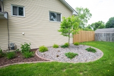 rock and mulch with bullet edging